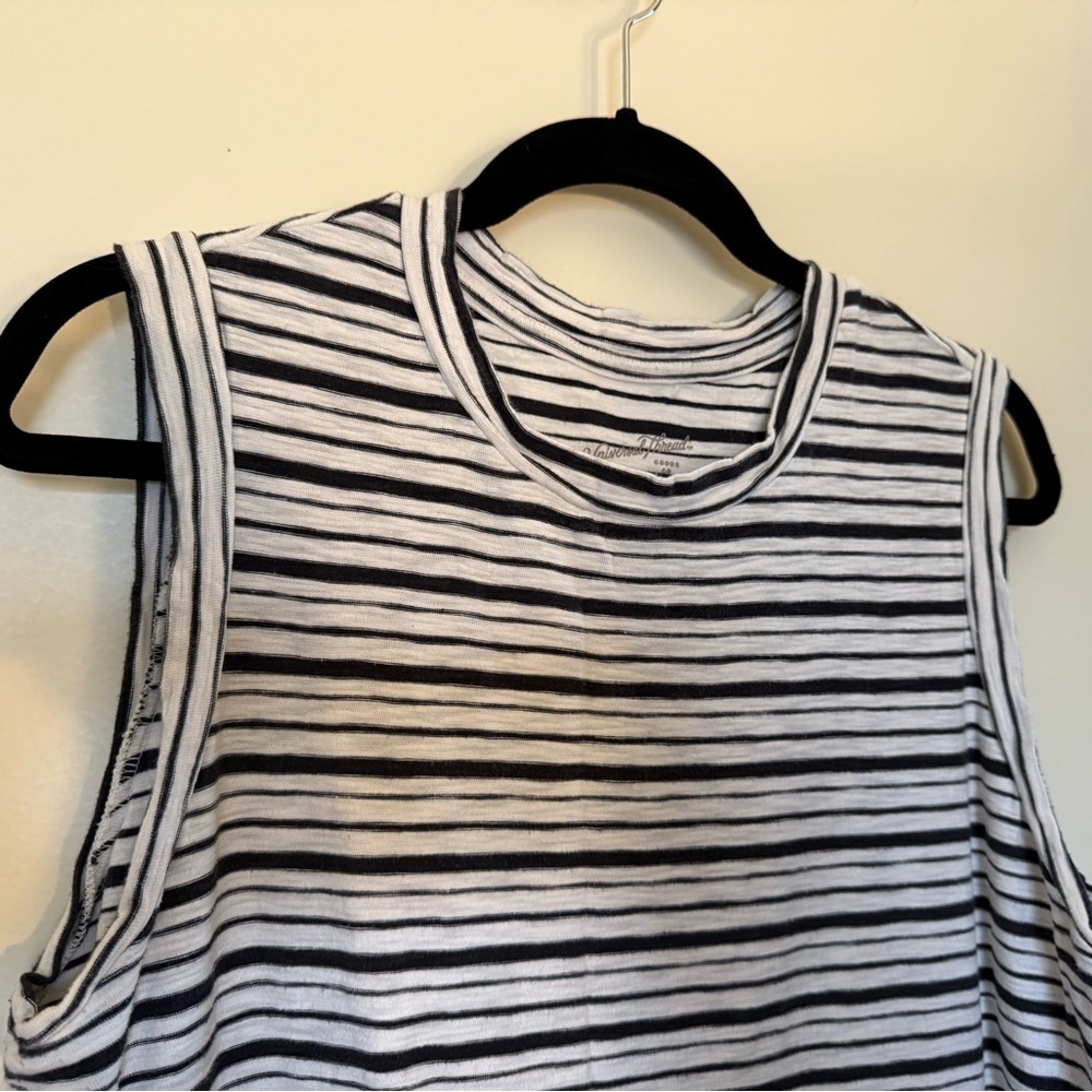 Universal Thread Sleeveless Black and White Crewneck Dress with Side Slits in XL - Picture 2 of 6
